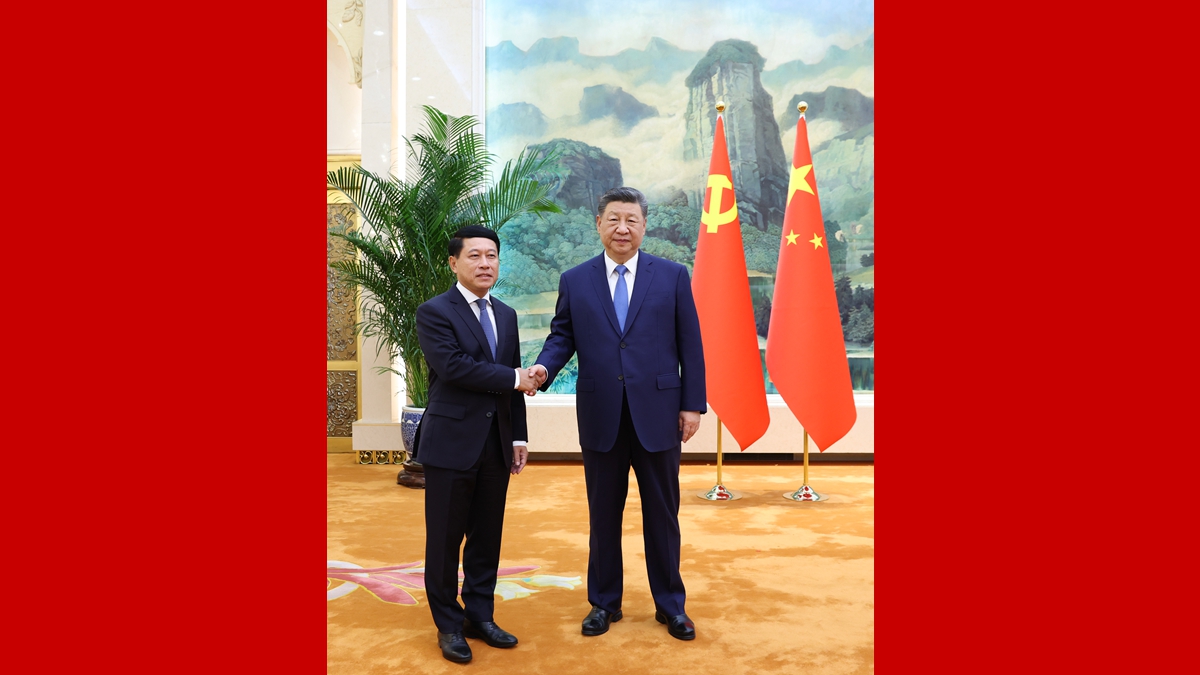 习近平会见老挝人民革命党中央总书记、国家主席特使沙伦赛